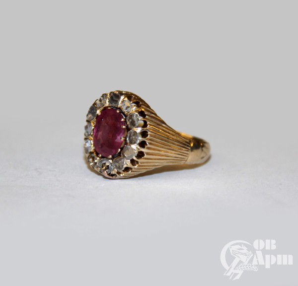 Кольцо "Малинка" с алмазами и рубином