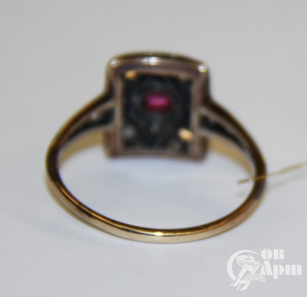 Кольцо с алмазами и выращенным рубином в стиле ар деко