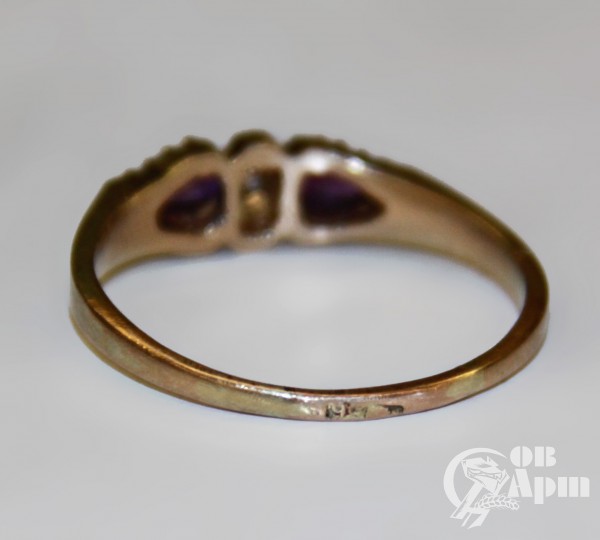 Кольцо с аметистами и бриллиантом