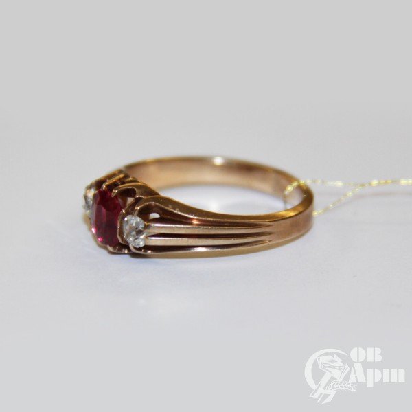 Кольцо с бриллиантами и выращенным рубином