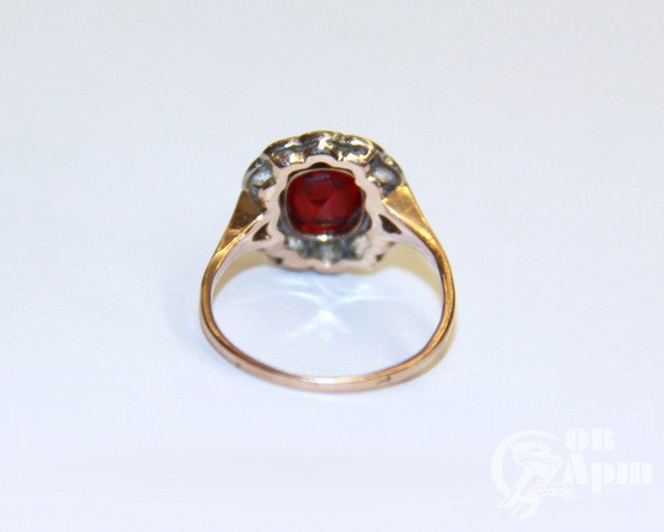 Кольцо с рубином и бриллиантами