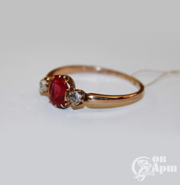 Кольцо с рубином выращенным и алмазами