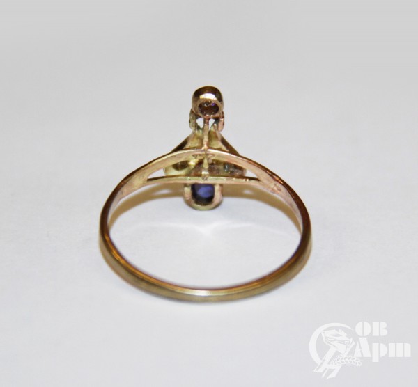 Кольцо с бриллиантами и сапфиром выращенным
