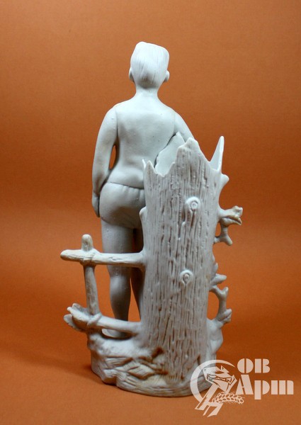Скульптура " Мальчик с теннисной сеткой"