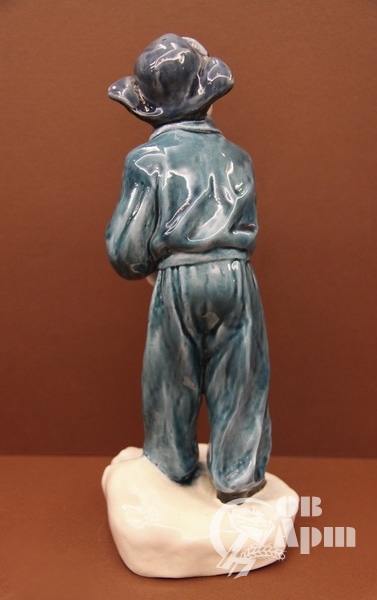 Скульптура "Мальчик со снежком"