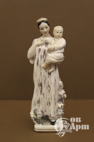 Скульптура "Мать-таджичка"