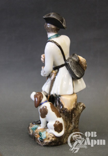 Скульптура "Охотник с собакой"