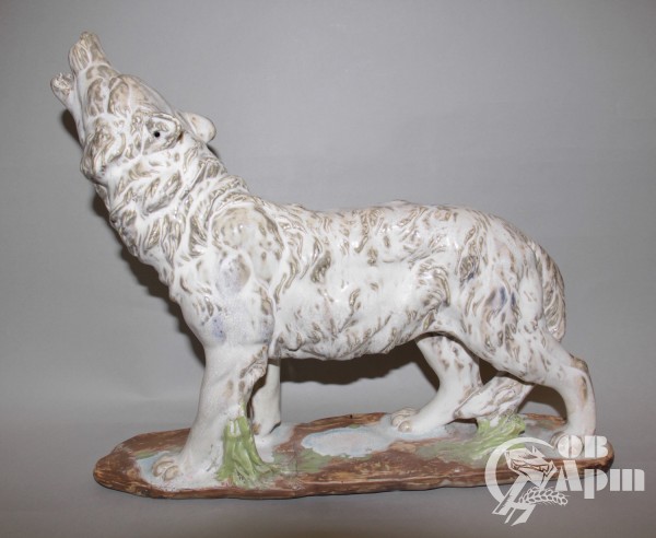Скульптура "Воющий волк"