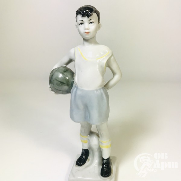 Скульптура "Юный вратарь. Футболист"