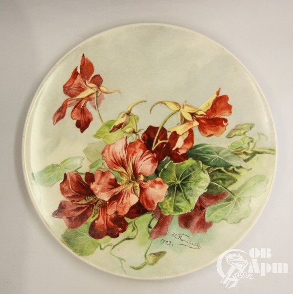 Тарелка декоративная с изображением цветов