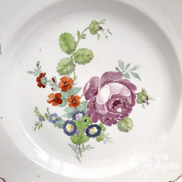 Тарелка с цветочной росписью из «Вседневного сервиза»