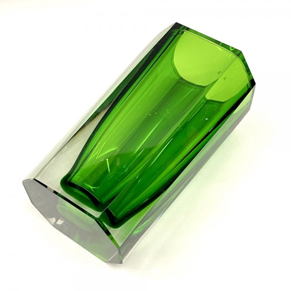 Ваза "Зеленый кристалл"