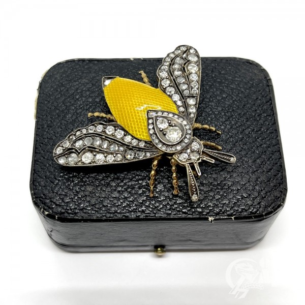 Брошь "Бабочка" с бриллиантами и эмалью