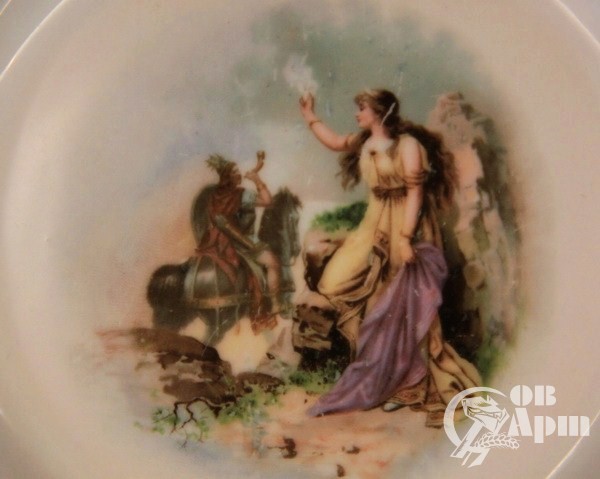 Декоративная тарелка с античным сюжетом
