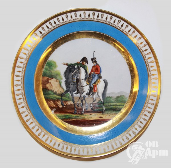 Декоративная тарелка с изображением военных