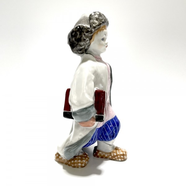 Фарфоровая скульптура "Филиппок"