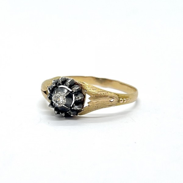 Кольцо бриллиантом и алмазами