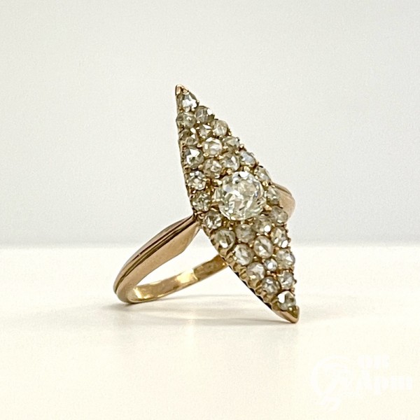 Кольцо-маркиз с бриллиантами и алмазами