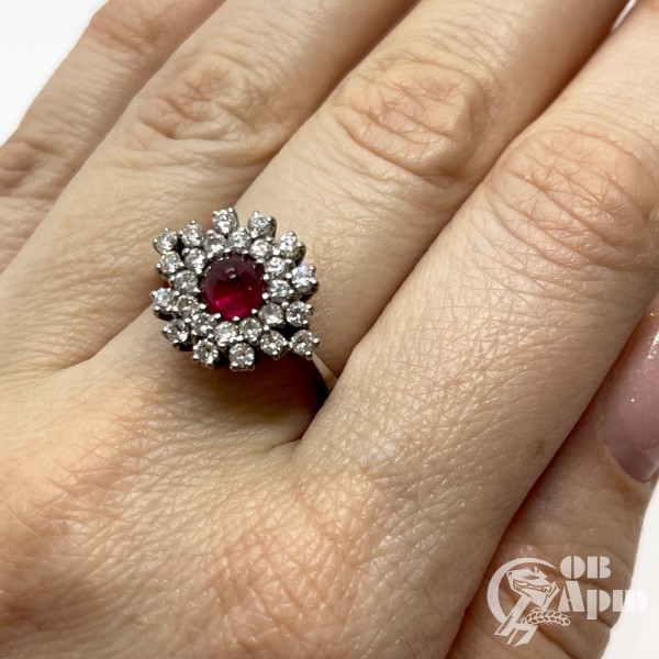 Кольцо с бриллиантами и рубином