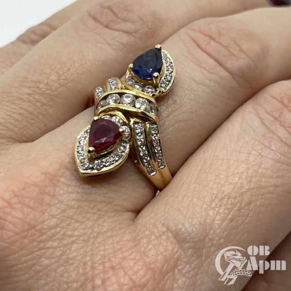 Кольцо с бриллиантами, сапфиром и рубином