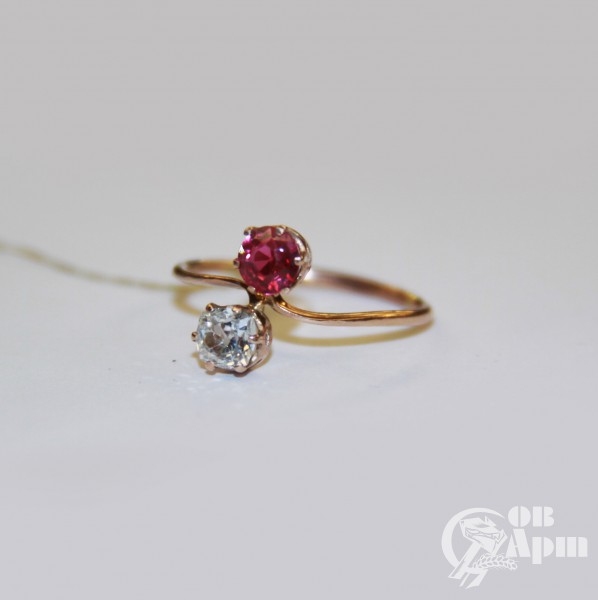 Кольцо с бриллиантом и рубином