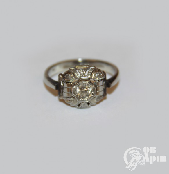 Кольцо с бриллиантом в стиле ар-деко