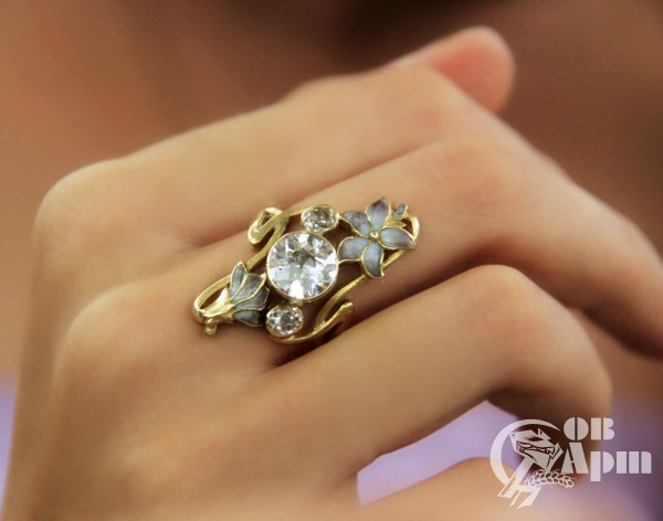 Кольцо в стиле модерн с бриллиантами и эмалью