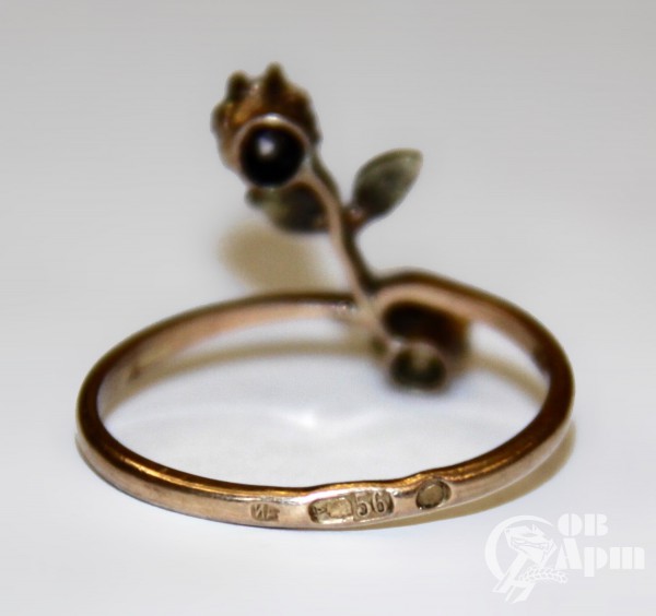Кольцо "Веточка" с демантоидом, алмазом и жемчугом