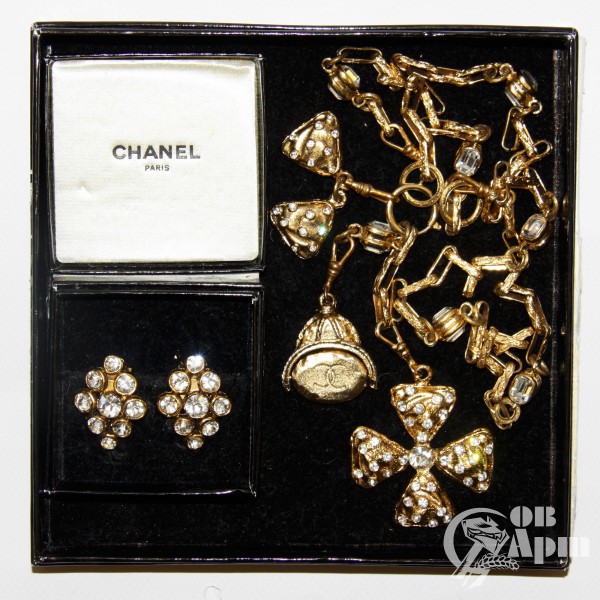 Комплект CHANEL: клипсы и подвеска