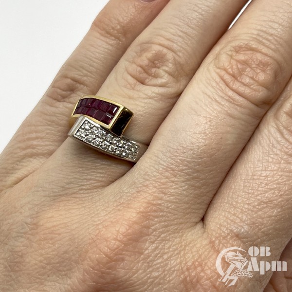 Комплект с бриллиантами и рубинами браслет, кольцо, серьги пусеты