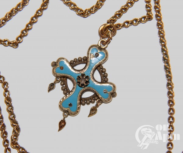 Крест с голубой эмалью и алмазами на цепи
