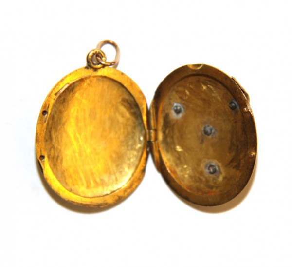 Медальон с жемчугом