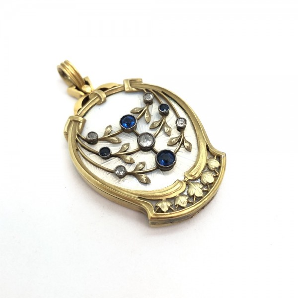 Медальон в стиле модерн с алмазами и сапфирами