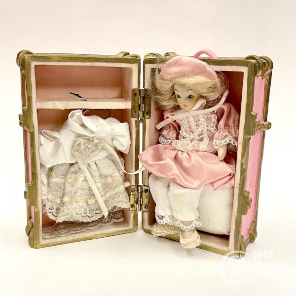 Музыкальная шкатулка "Кукла в коробке"