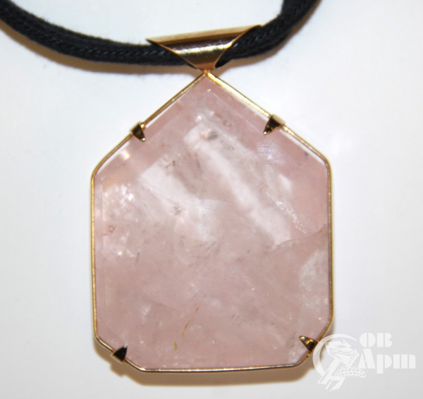 Ожерелье с розовым кварцем