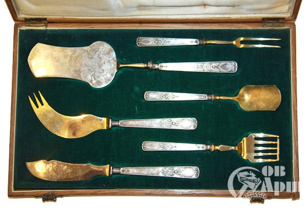 Серебрянный набор для сервировки из шести предметов в оригинальном футляре