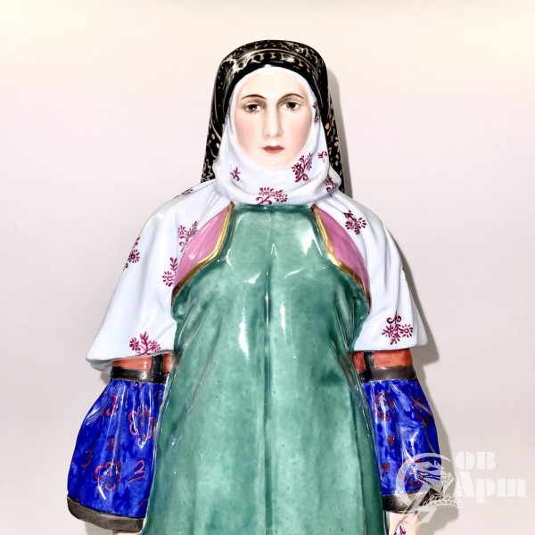 Скульптура "Аварская женщина" из серии народы России по модели Каменского П.П.