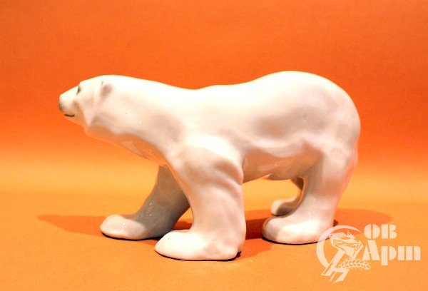 Скульптура " Белый медведь "