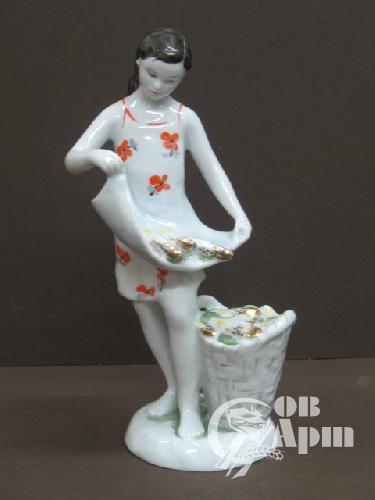 Скульптура "Девочка с кукурузой"