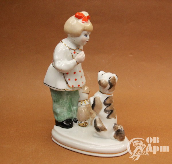 Скульптура "Девочка с собакой"