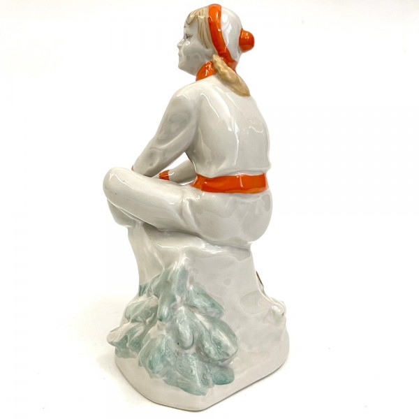 Скульптура "Девушка на коньках"