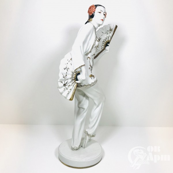 Скульптура " Г.Уланова в партии Тао Хоа" (балет Глиэра "Красный мак" )