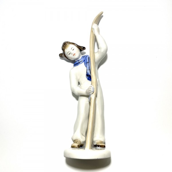 Скульптура "Лыжник"