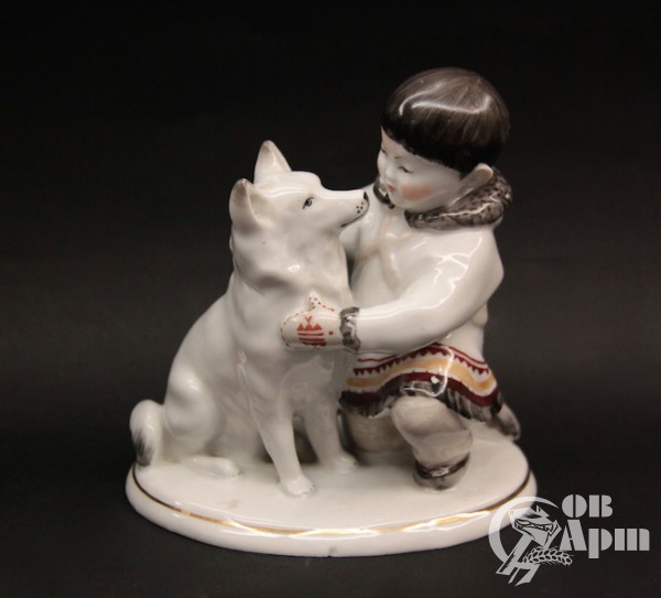 Скульптура "Мальчик-якут с собакой"