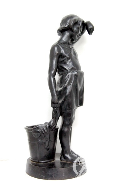 Скульптура "Мамина помошница"