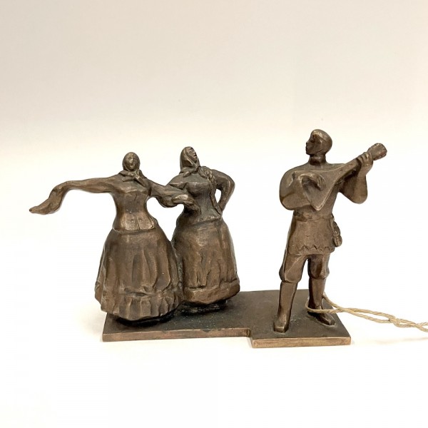 Скульптура "Русский танец"