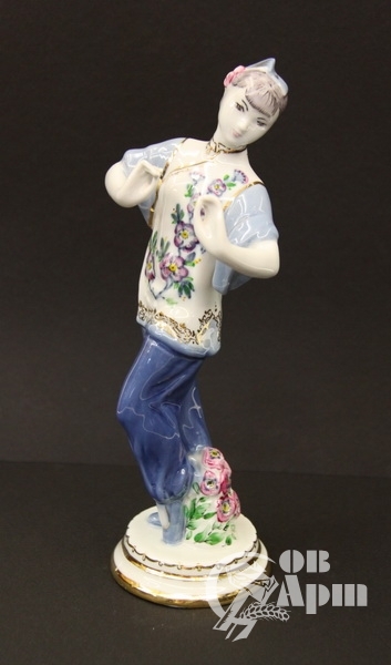 Скульптура "Танцующая китаянка"