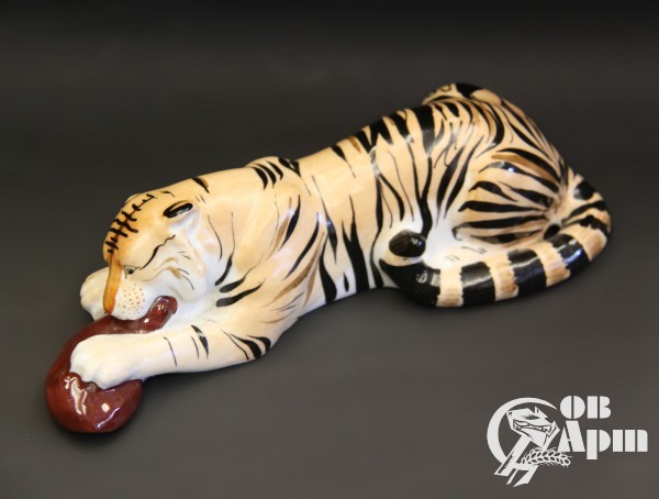 Скульптура "Тигр с мясом"