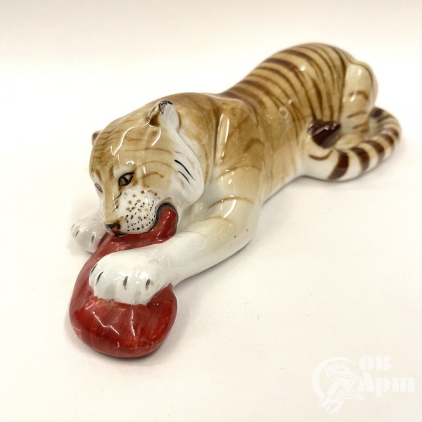 Скульптура "Тигр с мясом "