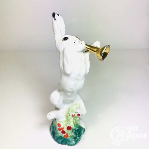 Скульптура "Заяц с трубой"